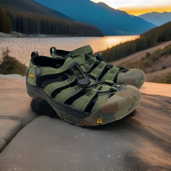 🔥Keen Youth Size 3 Closed Toe Camouflage Sandals🔥 - Picture 1 of 6